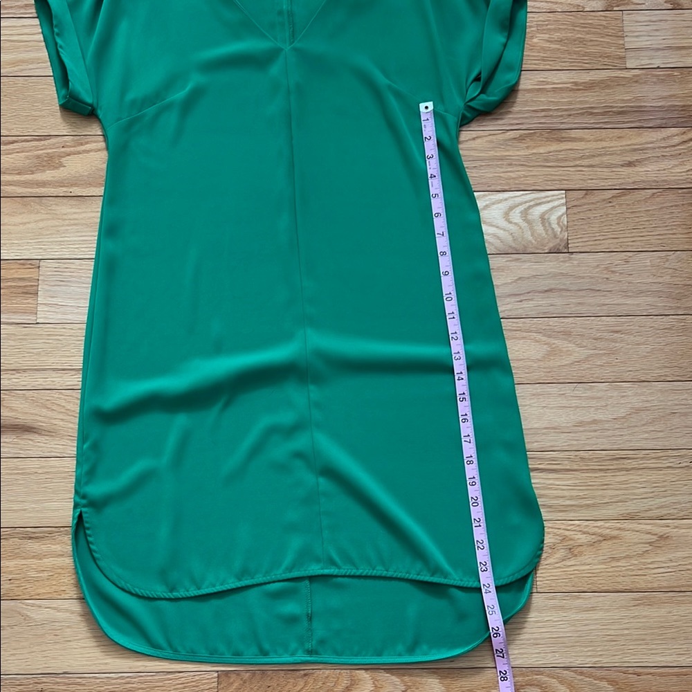 A New Day Vibrant Green V-Neck Top - Picture 5 of 9